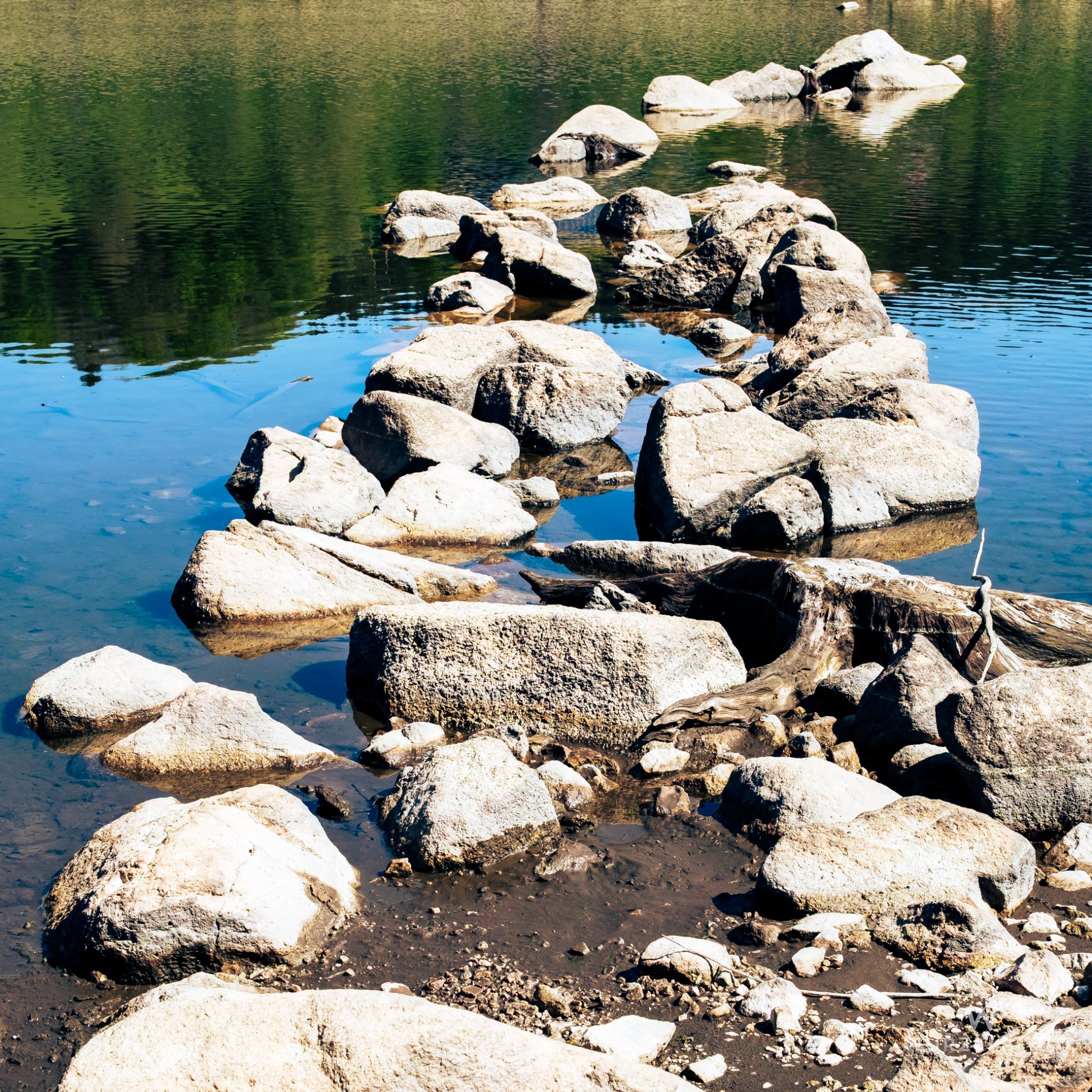 Steinsteg ins Wasser